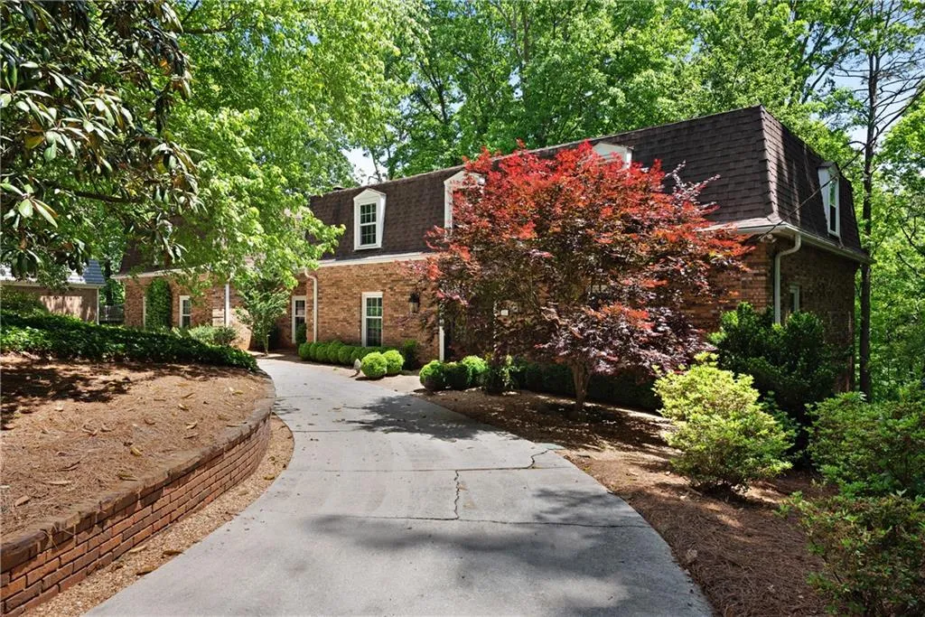 975 Buckhorn E, Sandy Springs, Georgia 30350, 6 Bedrooms Bedrooms, ,4 BathroomsBathrooms,Residential,Sold,975 Buckhorn E,6544648