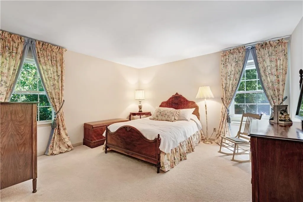 975 Buckhorn E, Sandy Springs, Georgia 30350, 6 Bedrooms Bedrooms, ,4 BathroomsBathrooms,Residential,Sold,975 Buckhorn E,6544648