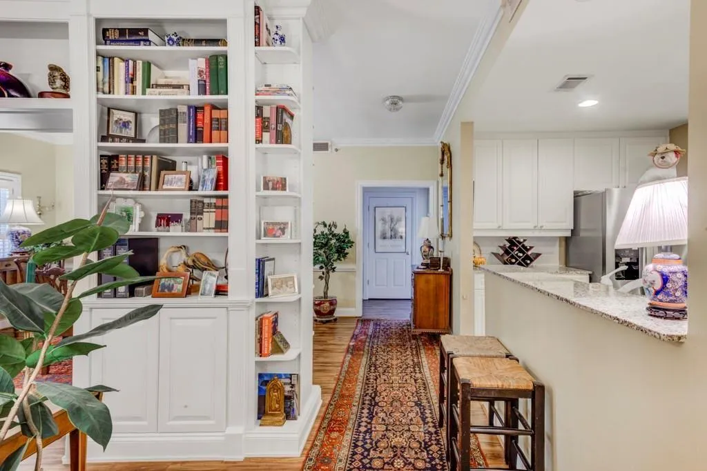 211 Colonial Homes Drive Nw Unit 1301, Atlanta, Georgia 30309, 3 Bedrooms Bedrooms, ,2 BathroomsBathrooms,Residential,For Sale,211 Colonial Homes Drive Nw Unit 1301,7366761