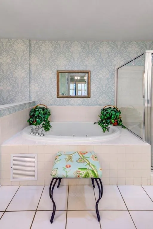 211 Colonial Homes Drive Nw Unit 1301, Atlanta, Georgia 30309, 3 Bedrooms Bedrooms, ,2 BathroomsBathrooms,Residential,For Sale,211 Colonial Homes Drive Nw Unit 1301,7366761