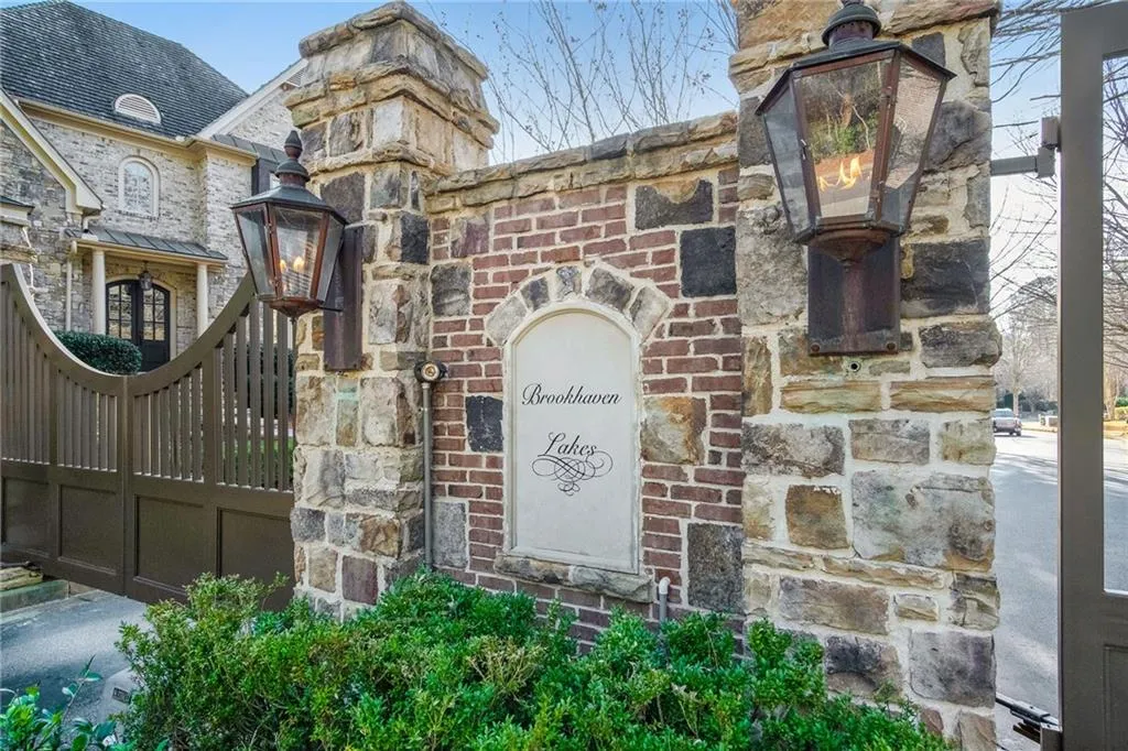 510 Trimble Lake Court, Sandy Springs, Georgia 30342, 5 Bedrooms Bedrooms, ,5 BathroomsBathrooms,Residential,Sold,510 Trimble Lake Court,6678550