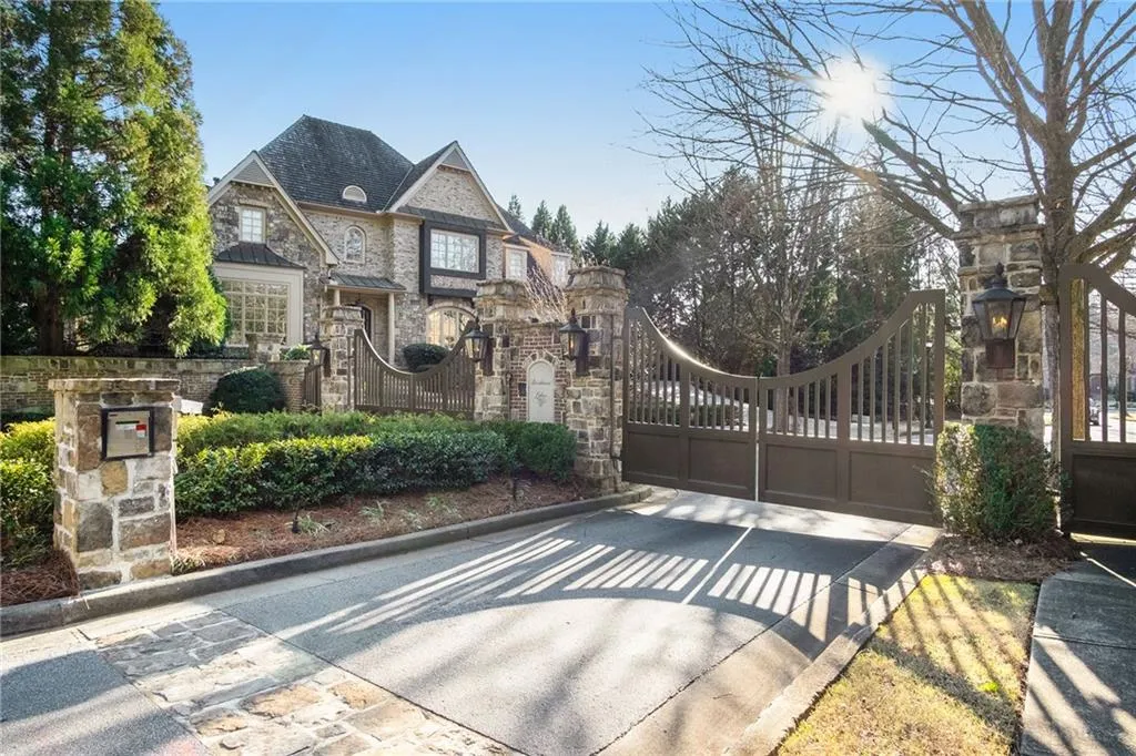 510 Trimble Lake Court, Sandy Springs, Georgia 30342, 5 Bedrooms Bedrooms, ,5 BathroomsBathrooms,Residential,Sold,510 Trimble Lake Court,6678550