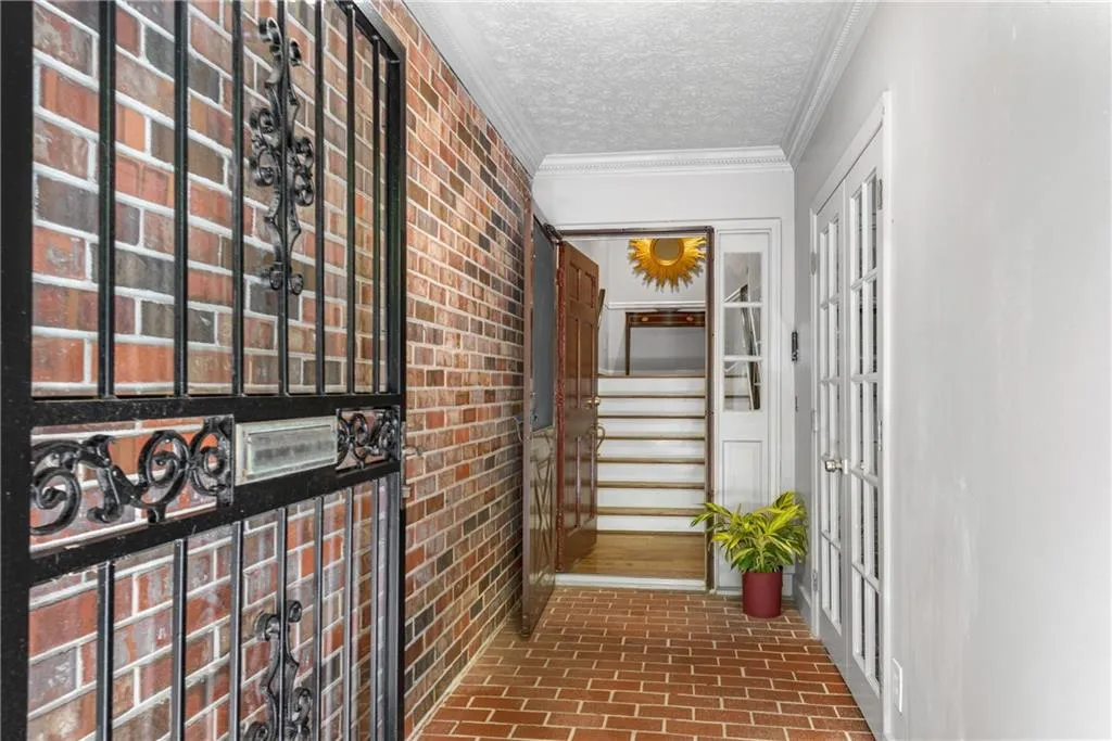 423 The North Chace, Sandy Springs, Georgia 30328, 4 Bedrooms Bedrooms, ,3 BathroomsBathrooms,Residential,Sold,423 The North Chace,7139520