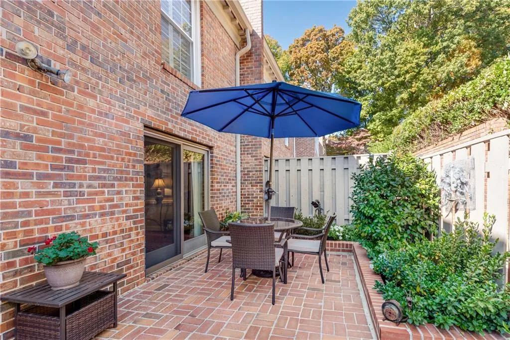 423 The North Chace, Sandy Springs, Georgia 30328, 4 Bedrooms Bedrooms, ,3 BathroomsBathrooms,Residential,Sold,423 The North Chace,7139520