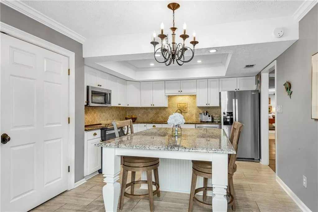 423 The North Chace, Sandy Springs, Georgia 30328, 4 Bedrooms Bedrooms, ,3 BathroomsBathrooms,Residential,Sold,423 The North Chace,7139520