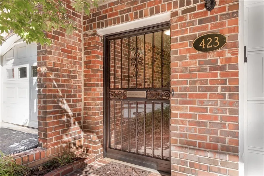 423 The North Chace, Sandy Springs, Georgia 30328, 4 Bedrooms Bedrooms, ,3 BathroomsBathrooms,Residential,Sold,423 The North Chace,7139520