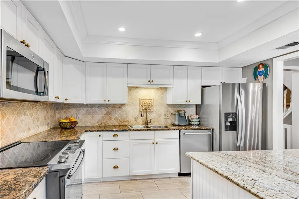 423 The North Chace, Sandy Springs, Georgia 30328, 4 Bedrooms Bedrooms, ,3 BathroomsBathrooms,Residential,Sold,423 The North Chace,7139520