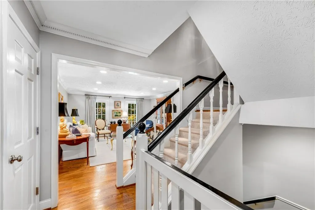 423 The North Chace, Sandy Springs, Georgia 30328, 4 Bedrooms Bedrooms, ,3 BathroomsBathrooms,Residential,Sold,423 The North Chace,7139520