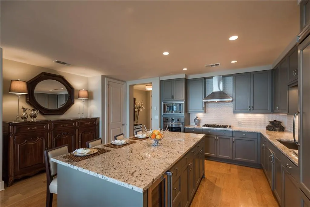 3630 Peachtree Road Ne Unit 2902, Atlanta, Georgia 30326, 2 Bedrooms Bedrooms, ,2 BathroomsBathrooms,Residential,Sold,3630 Peachtree Road Ne Unit 2902,5874345