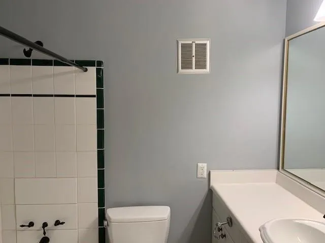 6700 Roswell Road Unit 1d, Sandy Springs, Georgia 30328, 3 Bedrooms Bedrooms, ,2 BathroomsBathrooms,Residential,Sold,6700 Roswell Road Unit 1d,6601616