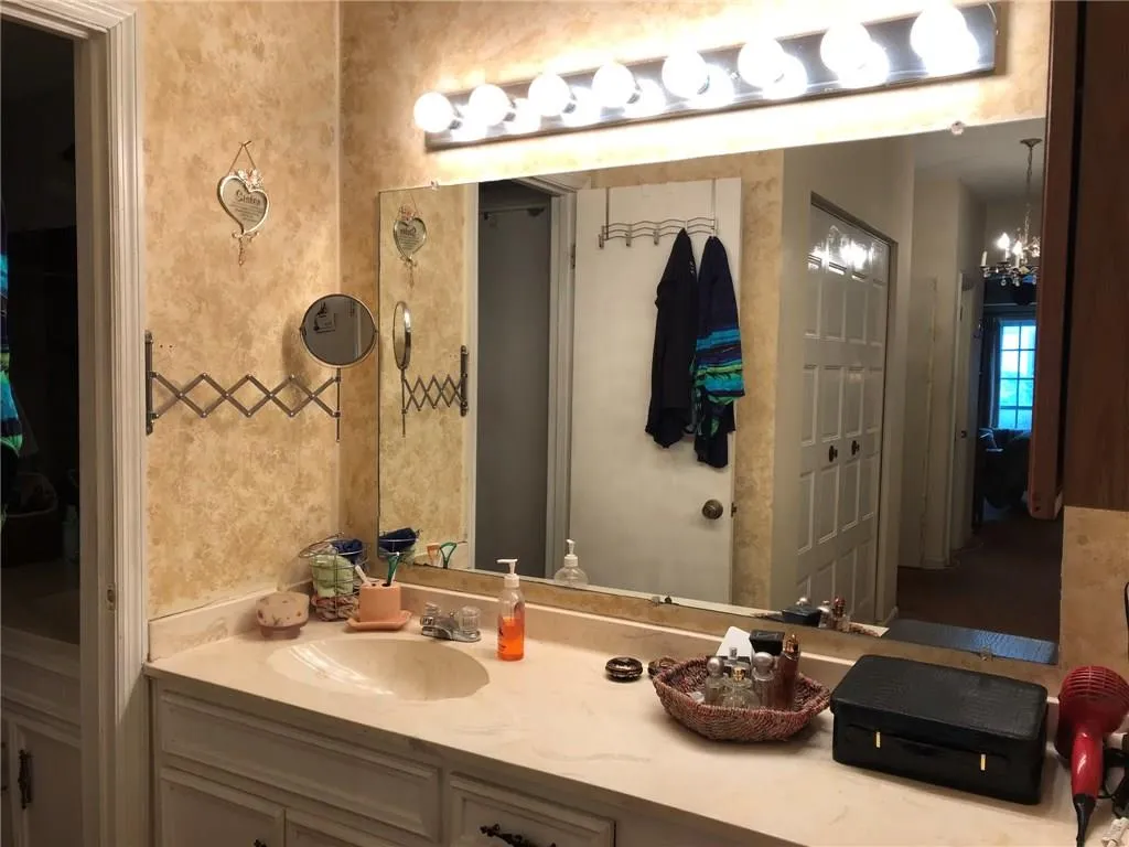 5225 Chemin De Vie, Atlanta, Georgia 30342, 2 Bedrooms Bedrooms, ,2 BathroomsBathrooms,Residential,Sold,5225 Chemin De Vie,6012953