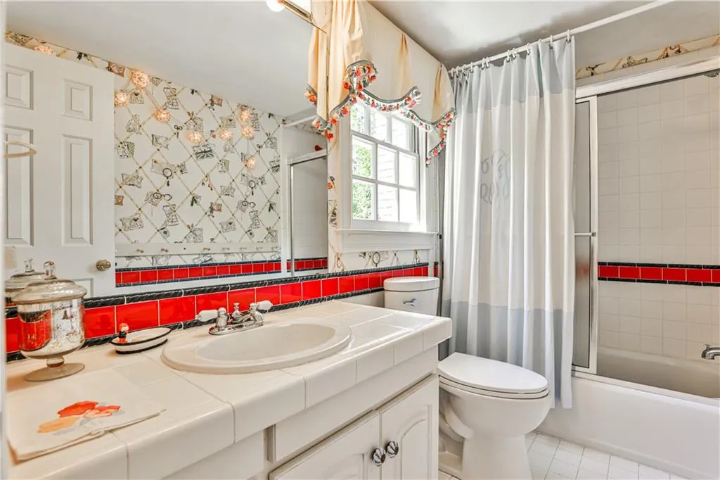 325 Morgan Farm Court, Sandy Springs, Georgia 30342, 4 Bedrooms Bedrooms, ,4 BathroomsBathrooms,Residential,Sold,325 Morgan Farm Court,7121434