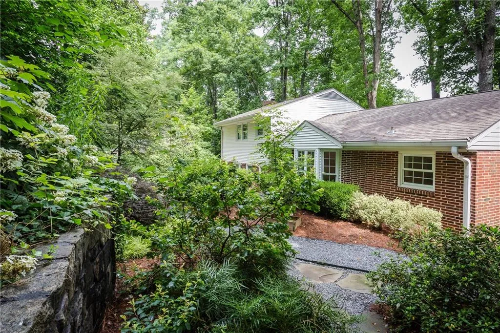 905 Starlight Drive, Sandy Springs, Georgia 30342, 4 Bedrooms Bedrooms, ,2 BathroomsBathrooms,Residential,Sold,905 Starlight Drive,6110883