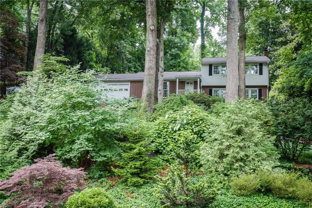 905 Starlight Drive, Sandy Springs, Georgia 30342, 4 Bedrooms Bedrooms, ,2 BathroomsBathrooms,Residential,Sold,905 Starlight Drive,6110883