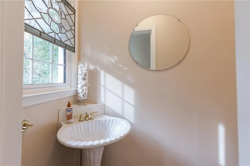 905 Starlight Drive, Sandy Springs, Georgia 30342, 4 Bedrooms Bedrooms, ,2 BathroomsBathrooms,Residential,Sold,905 Starlight Drive,6110883