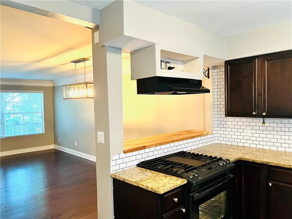 6980 Roswell Road #n6, Sandy Springs, Georgia 30328, 3 Bedrooms Bedrooms, ,2 BathroomsBathrooms,Residential,Sold,6980 Roswell Road #n6,7051543