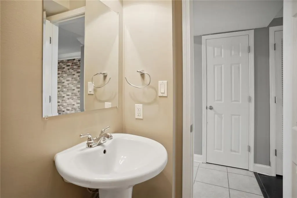 6980 Roswell Road #n6, Sandy Springs, Georgia 30328, 3 Bedrooms Bedrooms, ,2 BathroomsBathrooms,Residential,Sold,6980 Roswell Road #n6,7051543