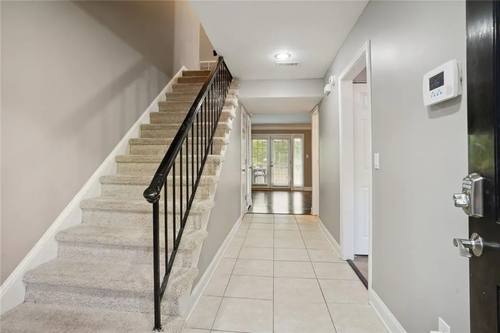 6980 Roswell Road #n6, Sandy Springs, Georgia 30328, 3 Bedrooms Bedrooms, ,2 BathroomsBathrooms,Residential,Sold,6980 Roswell Road #n6,7051543