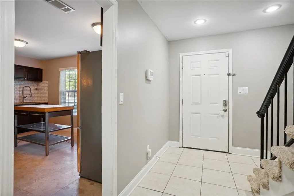 6980 Roswell Road #n6, Sandy Springs, Georgia 30328, 3 Bedrooms Bedrooms, ,2 BathroomsBathrooms,Residential,Sold,6980 Roswell Road #n6,7051543