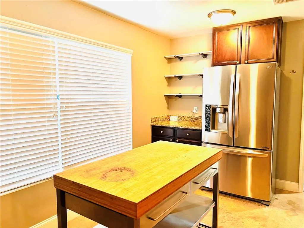 6980 Roswell Road #n6, Sandy Springs, Georgia 30328, 3 Bedrooms Bedrooms, ,2 BathroomsBathrooms,Residential,Sold,6980 Roswell Road #n6,7051543