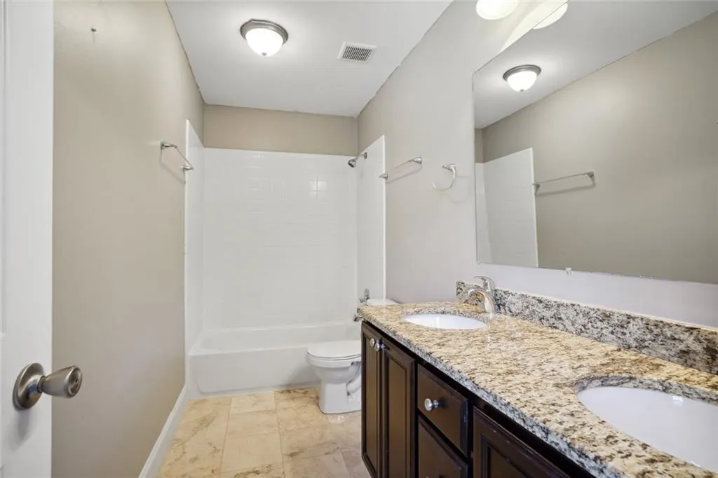 6980 Roswell Road #n6, Sandy Springs, Georgia 30328, 3 Bedrooms Bedrooms, ,2 BathroomsBathrooms,Residential,Sold,6980 Roswell Road #n6,7051543