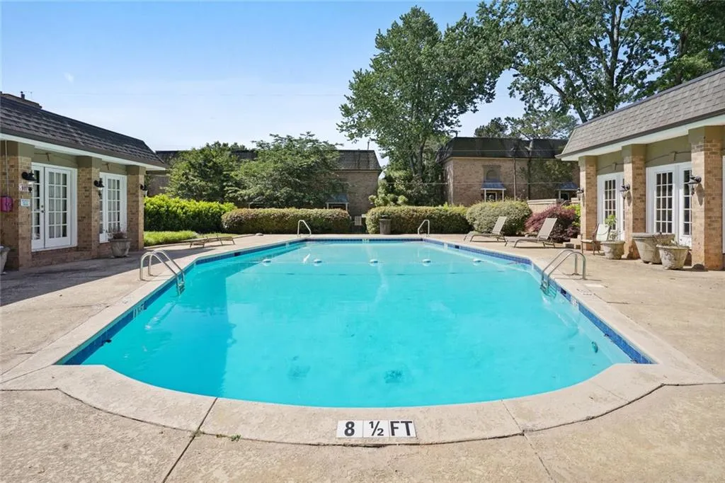 6980 Roswell Road #n6, Sandy Springs, Georgia 30328, 3 Bedrooms Bedrooms, ,2 BathroomsBathrooms,Residential,Sold,6980 Roswell Road #n6,7051543