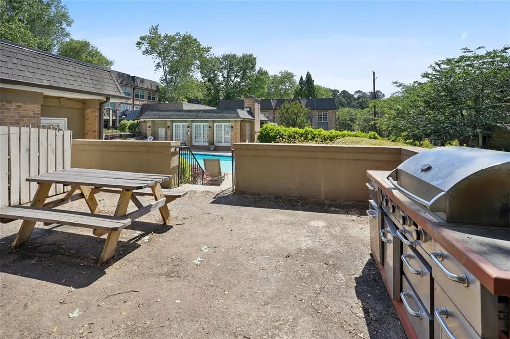 6980 Roswell Road #n6, Sandy Springs, Georgia 30328, 3 Bedrooms Bedrooms, ,2 BathroomsBathrooms,Residential,Sold,6980 Roswell Road #n6,7051543