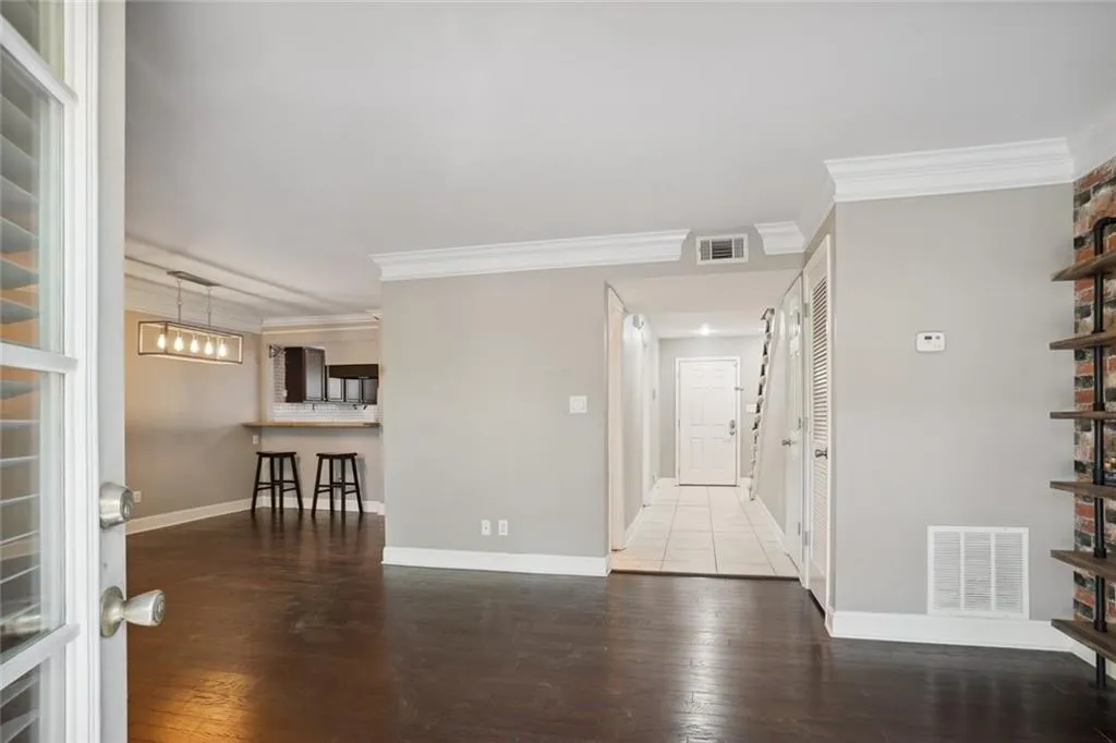 6980 Roswell Road #n6, Sandy Springs, Georgia 30328, 3 Bedrooms Bedrooms, ,2 BathroomsBathrooms,Residential,Sold,6980 Roswell Road #n6,7051543