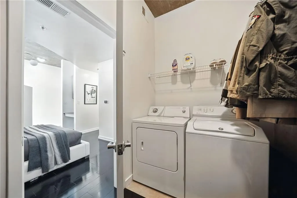 3324 Peachtree Road Unit 1712, Atlanta, Georgia 30326, 1 Bedroom Bedrooms, ,1 BathroomBathrooms,Residential,For Sale,3324 Peachtree Road Unit 1712,7642766
