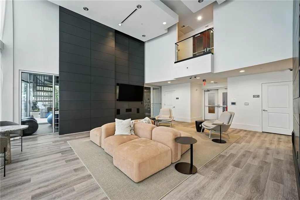 3324 Peachtree Road Unit 1712, Atlanta, Georgia 30326, 1 Bedroom Bedrooms, ,1 BathroomBathrooms,Residential,For Sale,3324 Peachtree Road Unit 1712,7642766