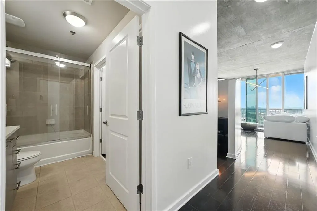 3324 Peachtree Road Unit 1712, Atlanta, Georgia 30326, 1 Bedroom Bedrooms, ,1 BathroomBathrooms,Residential,For Sale,3324 Peachtree Road Unit 1712,7642766