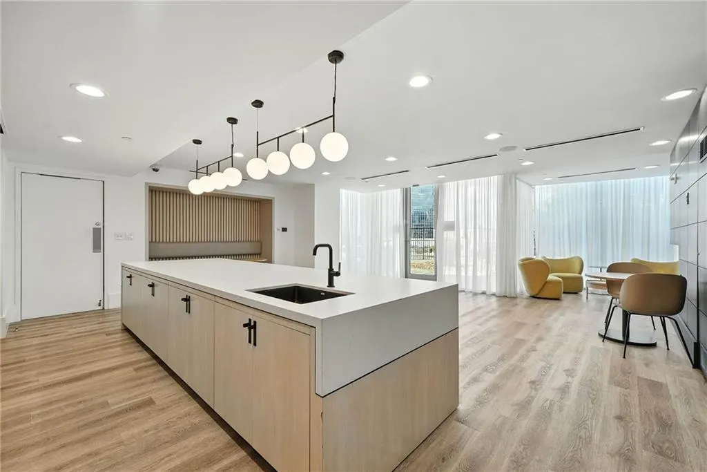 3324 Peachtree Road Unit 1712, Atlanta, Georgia 30326, 1 Bedroom Bedrooms, ,1 BathroomBathrooms,Residential,For Sale,3324 Peachtree Road Unit 1712,7642766