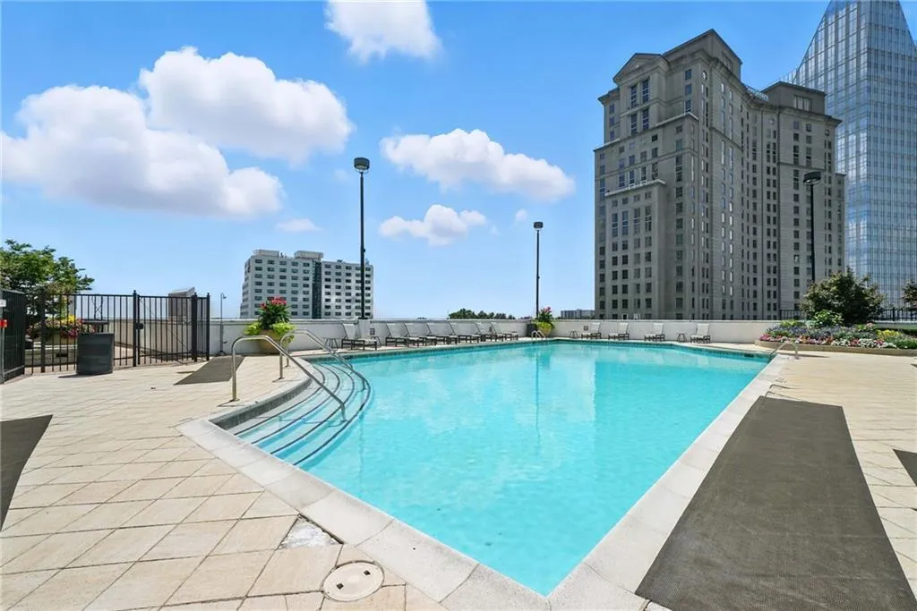 3324 Peachtree Road Unit 1712, Atlanta, Georgia 30326, 1 Bedroom Bedrooms, ,1 BathroomBathrooms,Residential,For Sale,3324 Peachtree Road Unit 1712,7642766