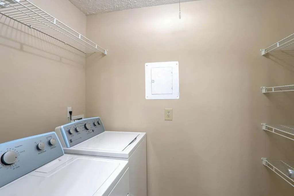 5141 Rosewell Road Unit 4, Atlanta, Georgia 30342, 2 Bedrooms Bedrooms, ,1 BathroomBathrooms,Residential,Sold,5141 Rosewell Road Unit 4,7485783