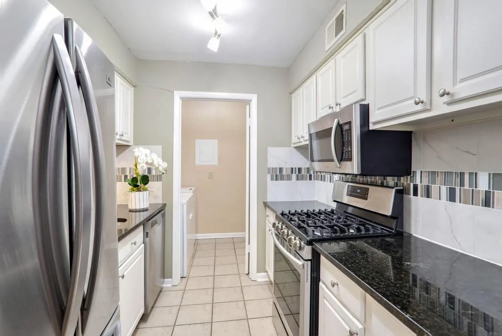 5141 Rosewell Road Unit 4, Atlanta, Georgia 30342, 2 Bedrooms Bedrooms, ,1 BathroomBathrooms,Residential,Sold,5141 Rosewell Road Unit 4,7485783