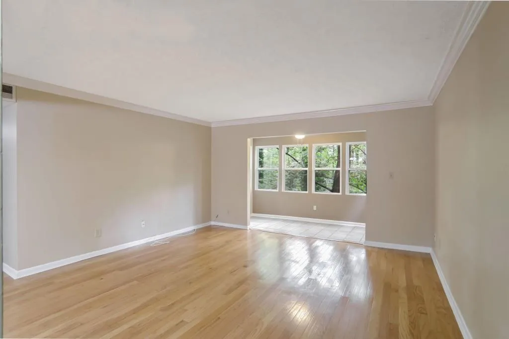 5141 Rosewell Road Unit 4, Atlanta, Georgia 30342, 2 Bedrooms Bedrooms, ,1 BathroomBathrooms,Residential,Sold,5141 Rosewell Road Unit 4,7485783