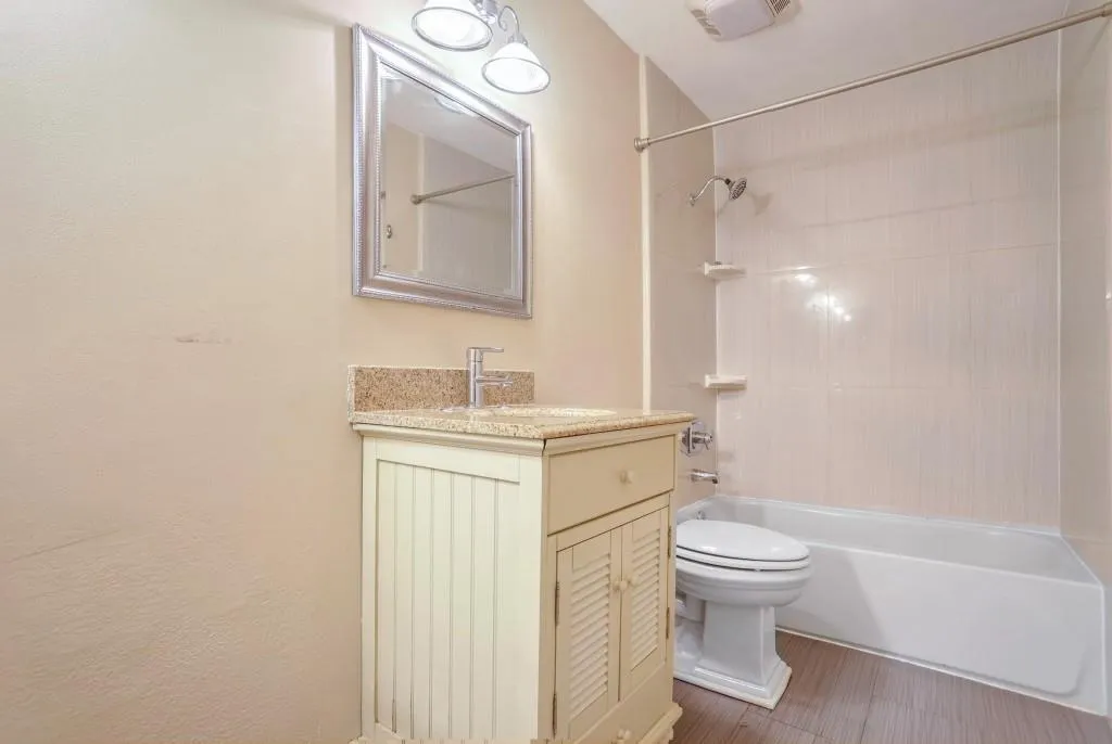 5141 Rosewell Road Unit 4, Atlanta, Georgia 30342, 2 Bedrooms Bedrooms, ,1 BathroomBathrooms,Residential,Sold,5141 Rosewell Road Unit 4,7485783