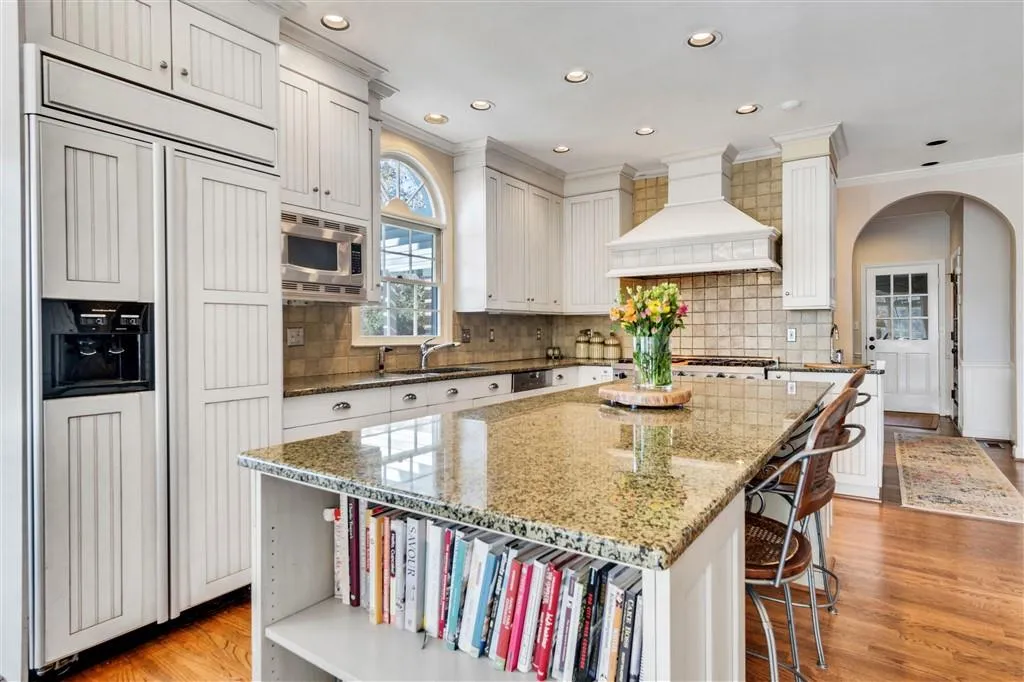 120 Ridgemont Trace, Sandy Springs, Georgia 30350, 6 Bedrooms Bedrooms, ,6 BathroomsBathrooms,Residential,Sold,120 Ridgemont Trace,6815556