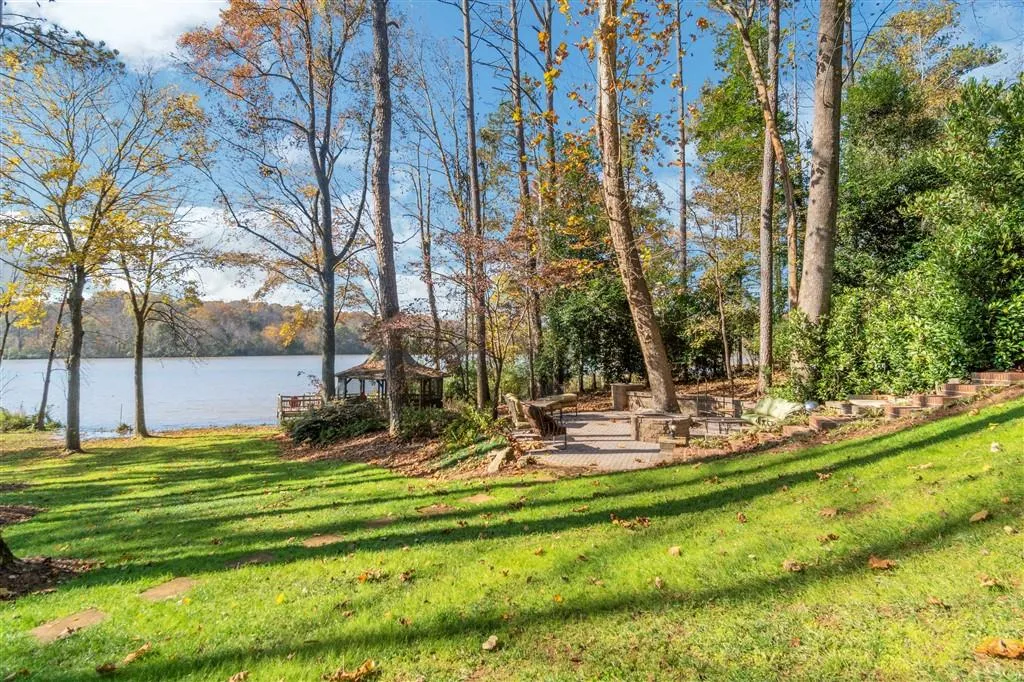 120 Ridgemont Trace, Sandy Springs, Georgia 30350, 6 Bedrooms Bedrooms, ,6 BathroomsBathrooms,Residential,Sold,120 Ridgemont Trace,6815556