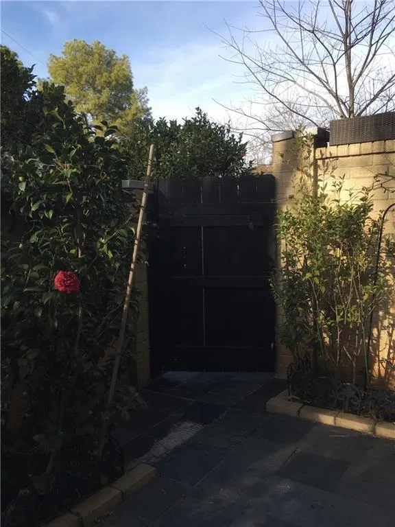 5400 Roswell Road Unit A2, Atlanta, Georgia 30342, 3 Bedrooms Bedrooms, ,1 BathroomBathrooms,Residential,Sold,5400 Roswell Road Unit A2,5854247