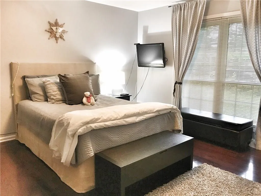 5400 Roswell Road Unit A2, Atlanta, Georgia 30342, 3 Bedrooms Bedrooms, ,1 BathroomBathrooms,Residential,Sold,5400 Roswell Road Unit A2,5854247