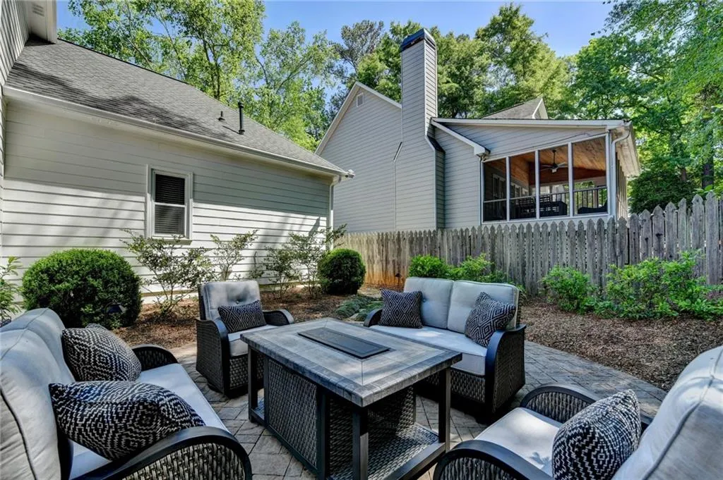 2947 Mitchell Cove Ne, Brookhaven, Georgia 30319, 3 Bedrooms Bedrooms, 0 ,2 BathroomsBathrooms,Residential,For Sale,2947 Mitchell Cove Ne,7756754