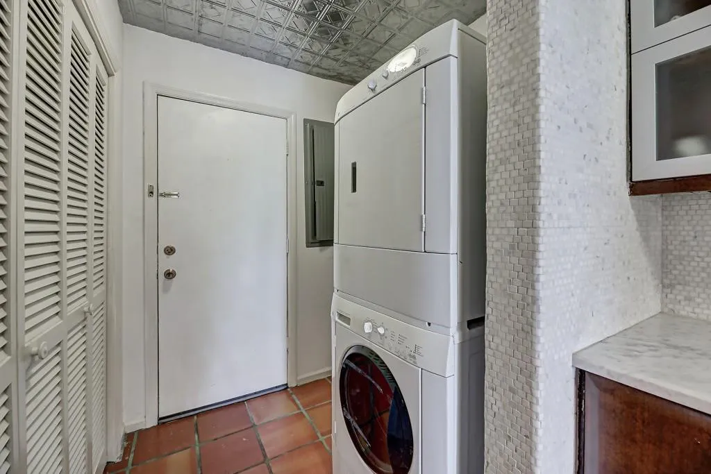 85 Forrest Place, Sandy Springs, Georgia 30328, 3 Bedrooms Bedrooms, ,2 BathroomsBathrooms,Residential,Sold,85 Forrest Place,6871666