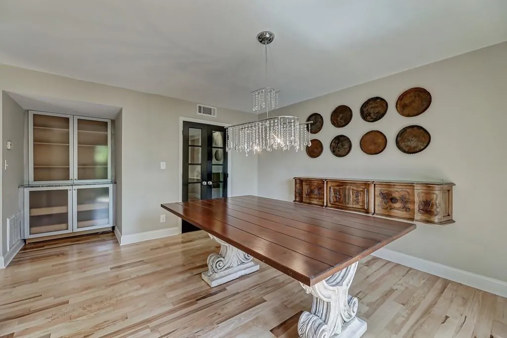 85 Forrest Place, Sandy Springs, Georgia 30328, 3 Bedrooms Bedrooms, ,2 BathroomsBathrooms,Residential,Sold,85 Forrest Place,6871666