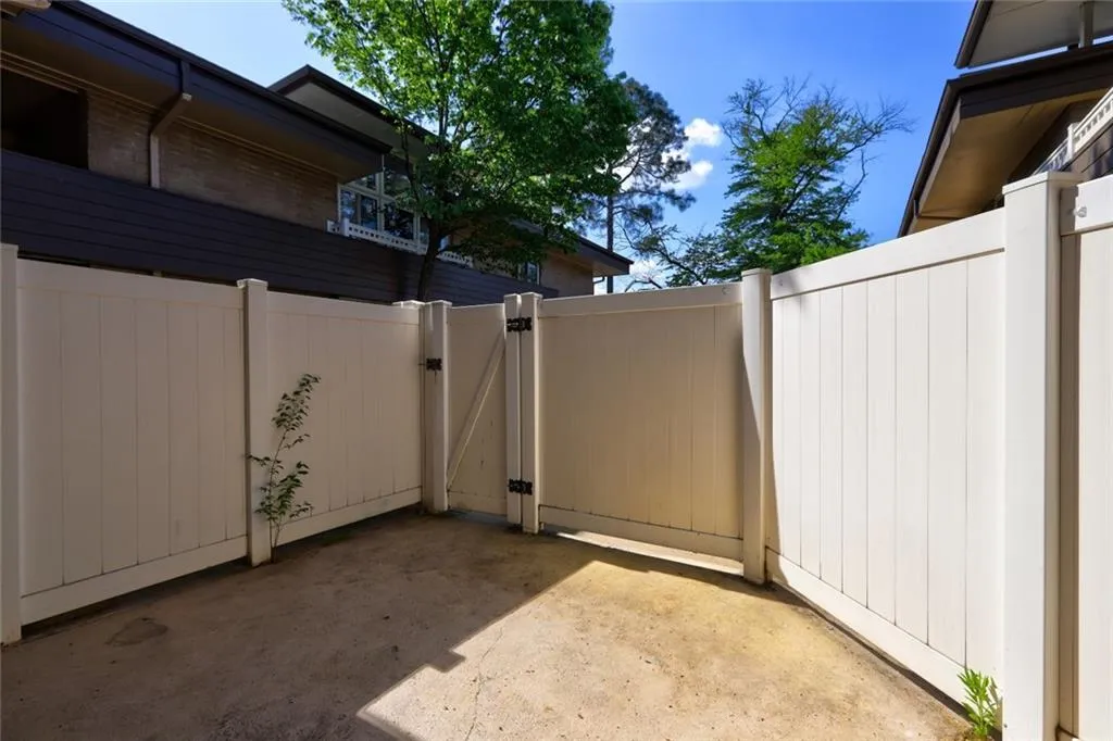 346 Carpenter Drive Unit 77, Sandy Springs, Georgia 30328, 2 Bedrooms Bedrooms, ,1 BathroomBathrooms,Residential,Sold,346 Carpenter Drive Unit 77,6872548