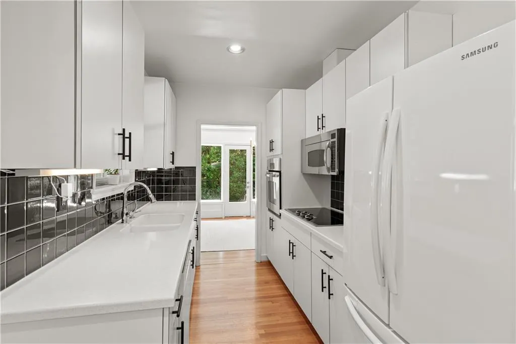 2901 N Hills Drive Ne, Atlanta, Georgia 30305, 3 Bedrooms Bedrooms, ,3 BathroomsBathrooms,Residential,For Sale,2901 N Hills Drive Ne,7611407