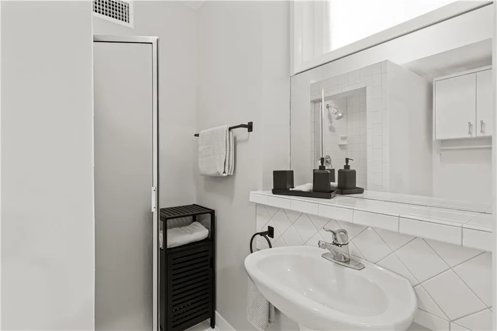 Terrace level full bath