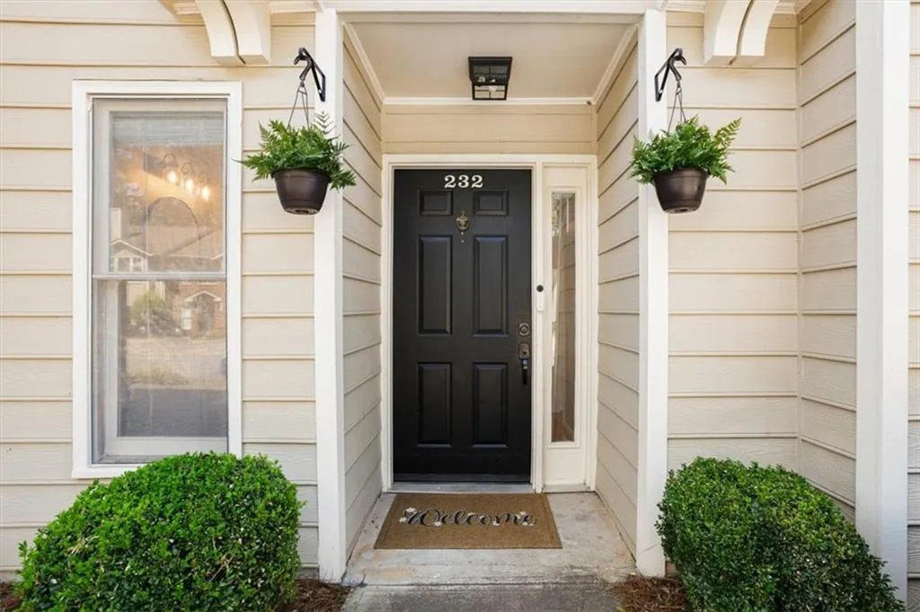 232 Peachtree Hollow Court, Sandy Springs, Georgia 30328, 2 Bedrooms Bedrooms, ,2 BathroomsBathrooms,Residential,For Sale,232 Peachtree Hollow Court,7709472