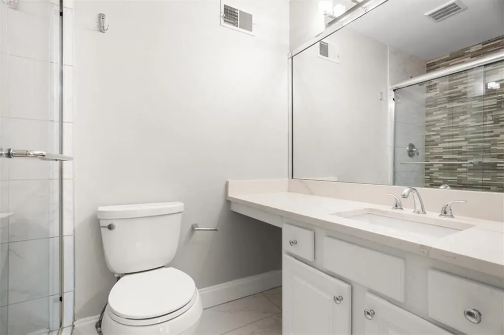 232 Peachtree Hollow Court, Sandy Springs, Georgia 30328, 2 Bedrooms Bedrooms, ,2 BathroomsBathrooms,Residential,For Sale,232 Peachtree Hollow Court,7709472