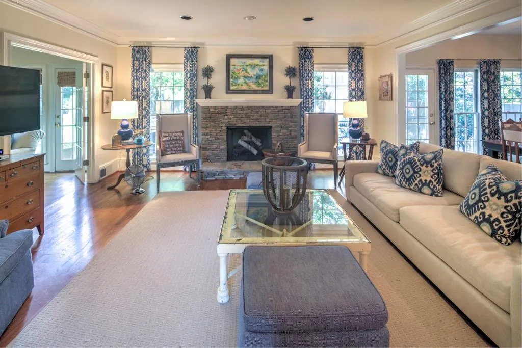 225 Embassy Court, Sandy Springs, Georgia 30328, 3 Bedrooms Bedrooms, ,2 BathroomsBathrooms,Residential,Sold,225 Embassy Court,5841390